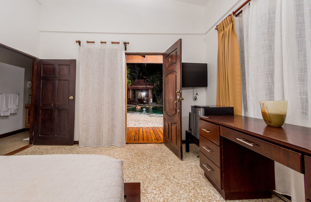 Café de Playa beach front suites Coco Extérieur photo
